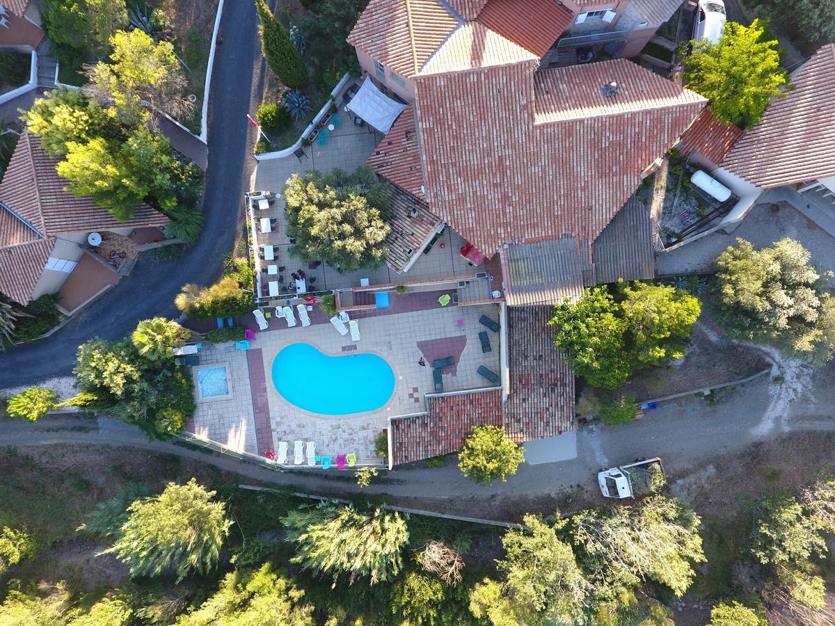 Les Chalets Du Relais D'Aguilar Tuchan Bagian luar foto